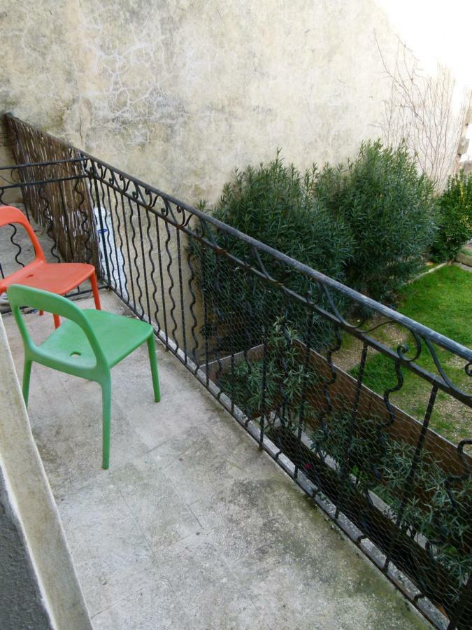 Appartement Au Pied Du Gardon. Remoulins Buitenkant foto